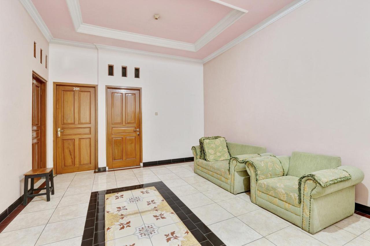 Hotel Wisma Ck Kebumen Exteriör bild
